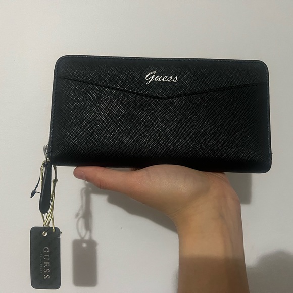 Guess Handbags - GUESS black wallet wristlet cute new wallet with tags GUESS womens zipper wallet